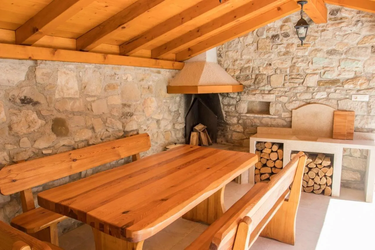 New Renovated Stone House Apartment Gracisce Croatia