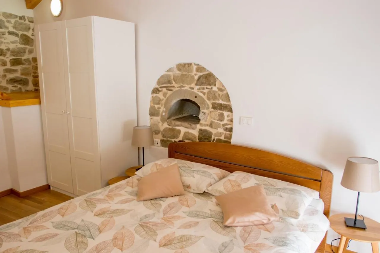 New Renovated Stone House Apartment Gracisce
