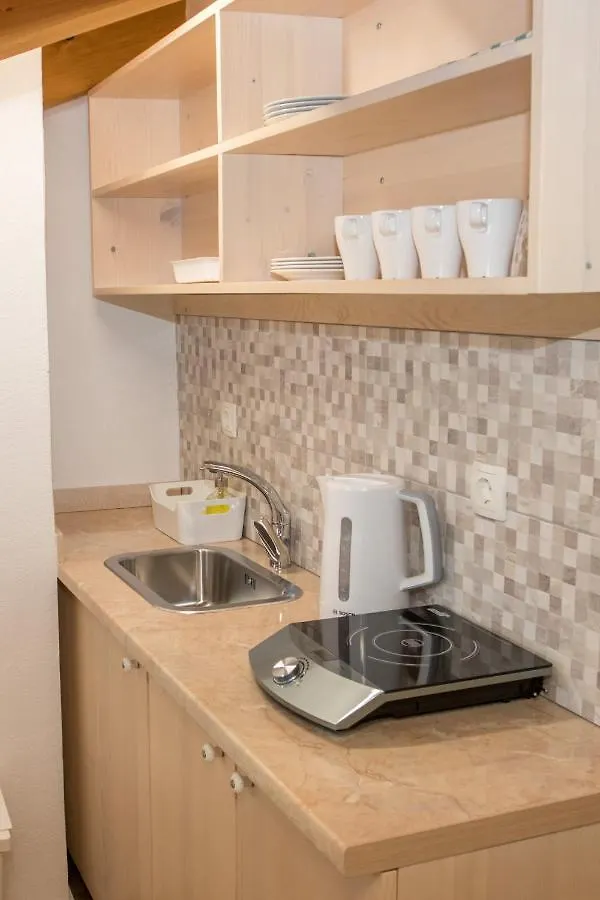 New Renovated Stone House Apartment Gracisce