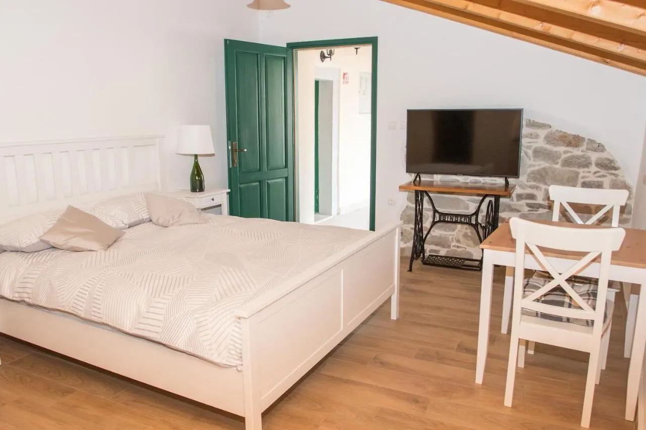 New Renovated Stone House Apartment Gracisce Croatia