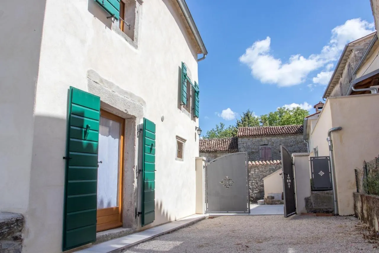 New Renovated Stone House Apartment Gracisce