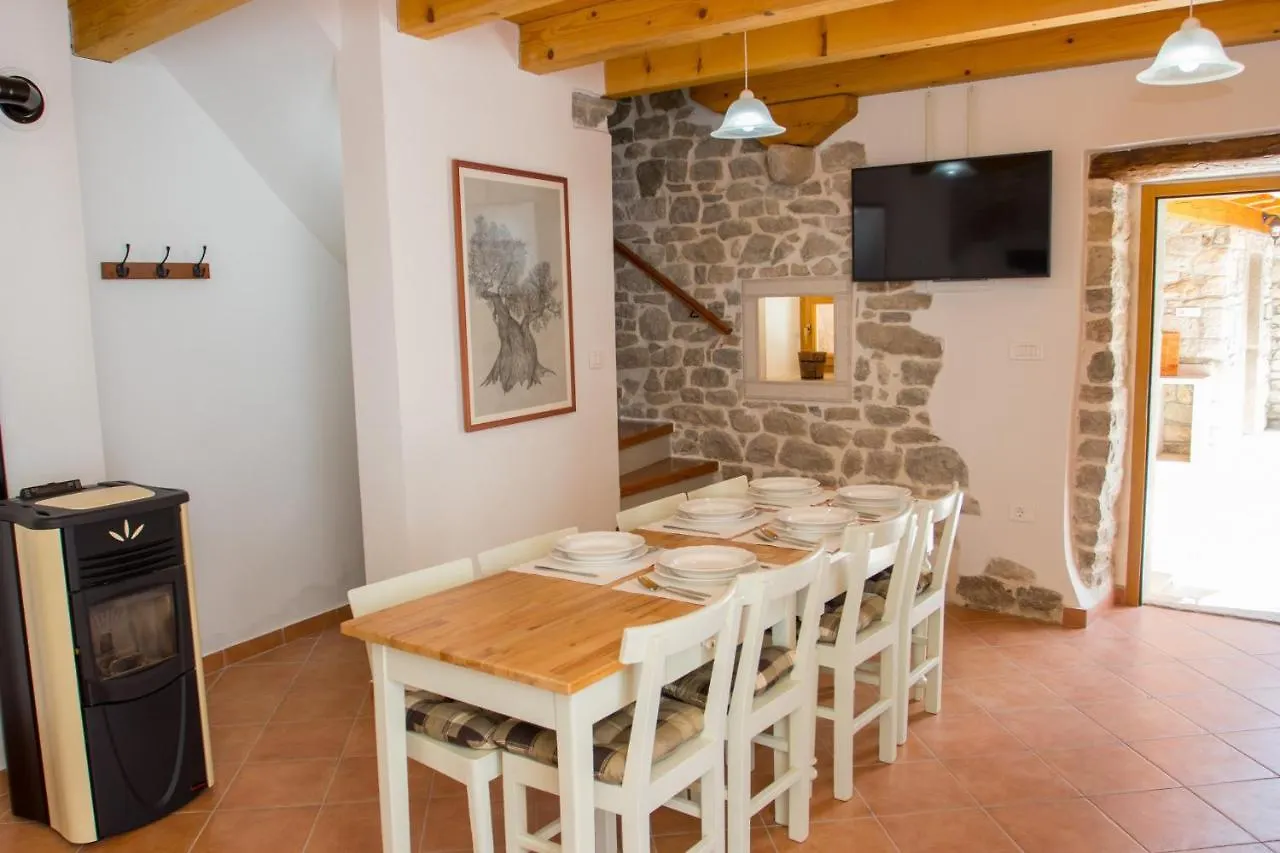 New Renovated Stone House Apartment Gracisce Croatia