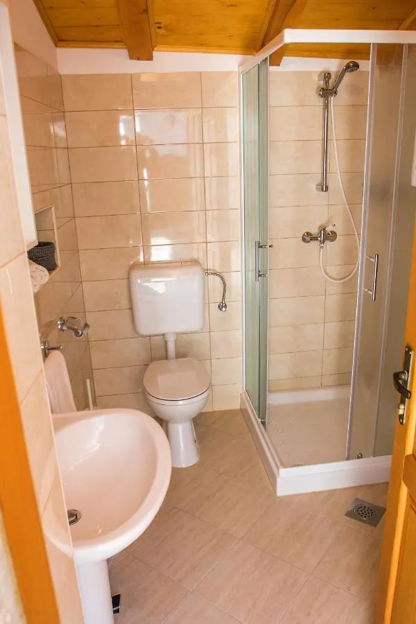 New Renovated Stone House Apartment Gracisce Croatia