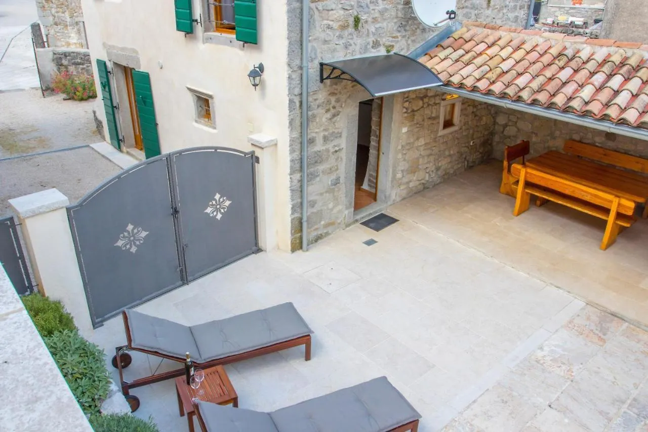 New Renovated Stone House Apartment Gracisce